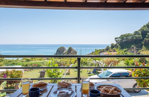 Pelekas Apartment | Cozy Studio Apartment Steps from Pelekas Beach, Ocean View
