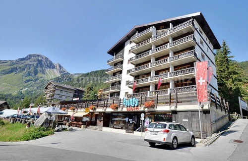 Grimentz Apartment | Cozy Studio for 2-4 with Kitchen and Balcony Access