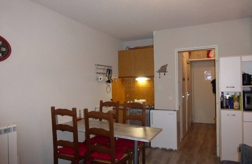 Enchastrayes Apartment | Comfortable studio for 4 with balcony and parking in Sauze
