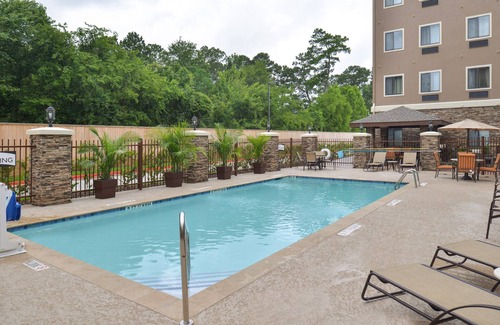 Tomball Condo | Inviting Studio Suite in Tomball with Pool & Business Center