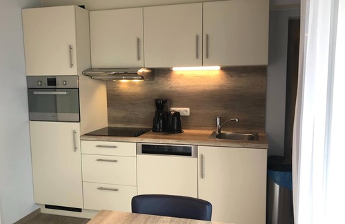 Blankenberge Apartment | Cozy Studio with Urban Views - Pet Friendly & Breakfast Included