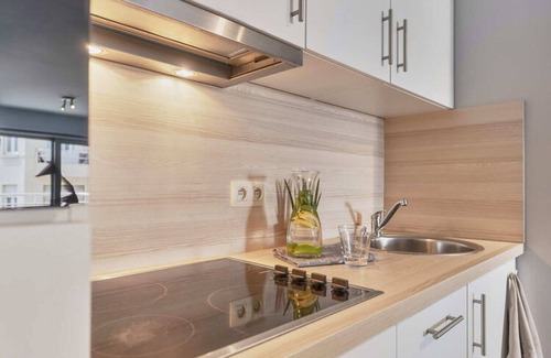 Blankenberge Apartment | Cozy Studio with Urban Views - Pet Friendly & Breakfast Included
