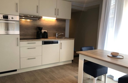 Blankenberge Apartment | Cozy Studio with Urban Views - Pet Friendly & Breakfast Included
