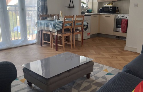 Colchester Apartment | Cozy 2-Bed Apartment in Colchester with Breakfast Included