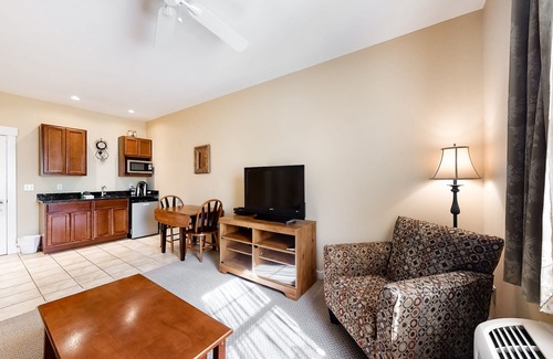 Northeast Harbor House | Cozy Suite in Downtown Northeast Harbor - Steps to the Water