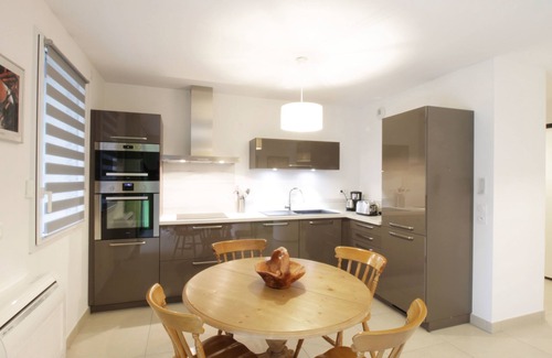 Aix-les-Bains Apartment | Cozy T3 Retreat Steps from the Lake with Spa Access