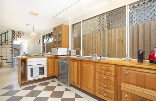 Leichhardt House | Prime Terrace Stay in Central Location - Guest Rated 10/10