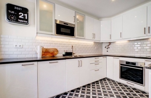 Penha de Franca House | Cozy Town House in Tranquil Area with Family-Friendly Amenities