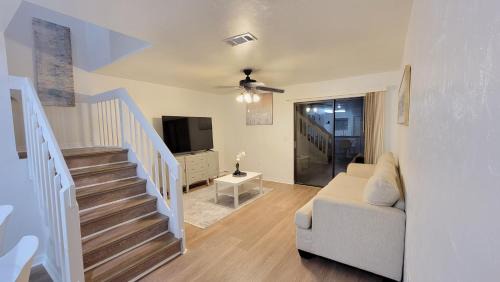 Gainesville Apartment | Charming 2-Bedroom Townhouse Near Butler Plaza & UF