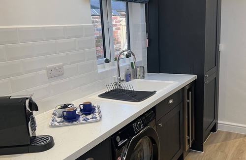 Swindon House | Pet-Friendly Two-Bed House Near Swindon - Guest Rated 10/10