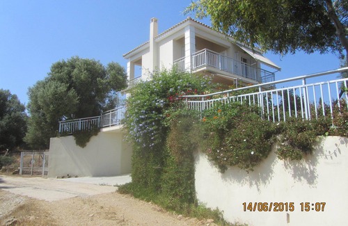 Pylos-Nestoras Villa | Idyllic Country House with Oceanfront Pool & Panoramic Views