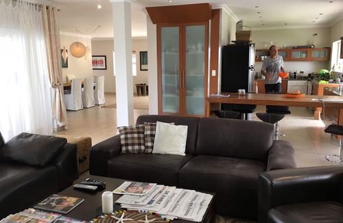 Heldervue House | Top-Rated Vacation Home with Pool in Somerset West