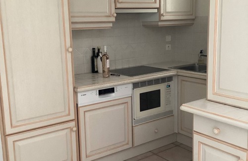 Villecroze Apartment | Family-Friendly Apartment with Pool & Pet-Friendly Amenities