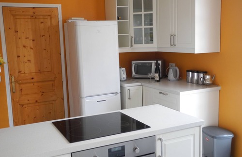 Castelnau-de-Guers Villa | Inviting Villa with Private Pool near Pézenas and Coast