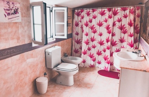 Souto Villa | Cozy Villa Steps from Beaches with Pool and Ocean View