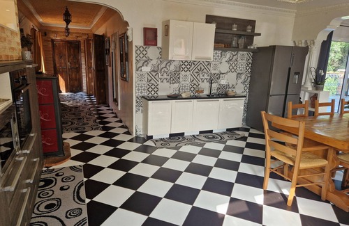 Lachapelle-Auzac Villa | Family-Friendly Villa with Pool, Spa & Ocean Views