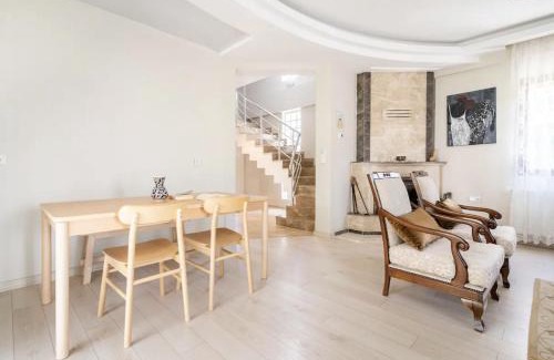 Urla Villa | Idyllic Villa with Garden and Private Beach in Urla İskele