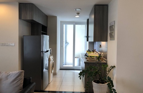 Van Giang Apartment | Cozy Retreat with Lake View and Kitchen Amenities