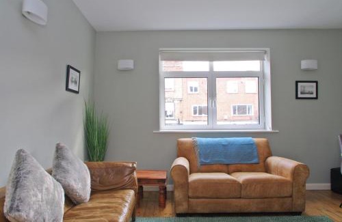 Waterloo Apartment | Relaxing Waterloo Home Steps from the Thames River