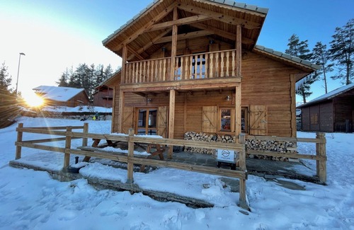 Le Devoluy Ski Chalet | Cozy Wooden Chalet with Family Amenities and Ocean Views
