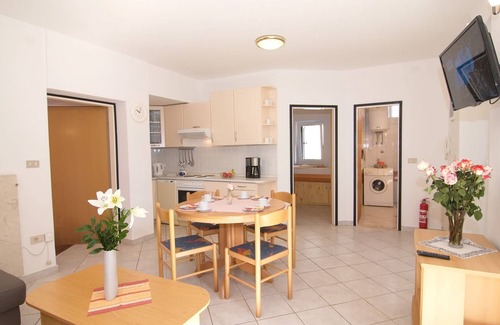 Brulo Apartment | Beachside Retreat: Top-Rated Apartment with Ocean View