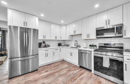 Rolling Meadows House | Inviting Retreat Near Woodfield Mall for Families and Pets