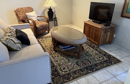 Lanikai House | Cozy 1-Bedroom Retreat Steps from White Sand Beach