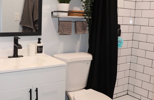 Hollywood Apartment | Cozy 1-BR Studio Steps from the Beach with Pool & Spa