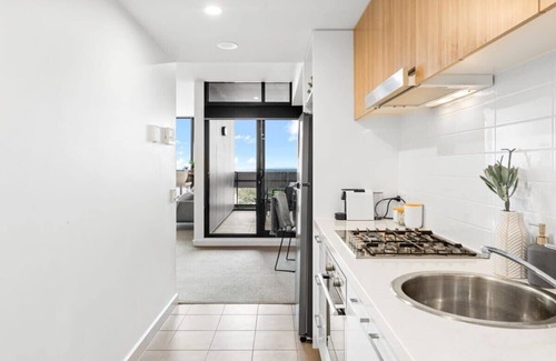 Adelaide Central Business District Condo | Cozy 1BR with Pool Access, Scenic Views & Free Wi-Fi