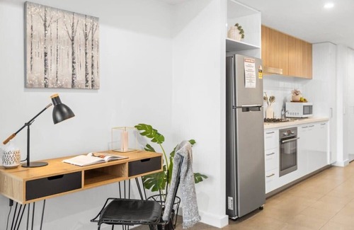 Adelaide Central Business District Condo | Cozy 1BR with Pool Access, Scenic Views & Free Wi-Fi