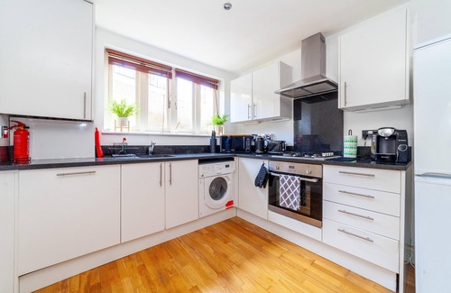 Queenstown Apartment | Inviting 2 Bed Apartment with Garden in Queenstown