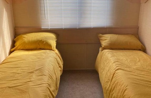 Seasalter Apartment | Cozy Holiday Caravan with Child-Friendly Amenities