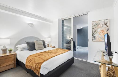 Spring Hill Apartment | Cozy 2-Bed Retreat with Pool and Secure Parking