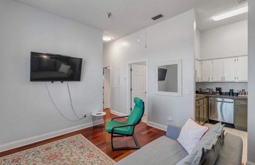 Springfield Apartment | Cozy 2 BR Apartment with Bunk Beds - Pet-Friendly Retreat