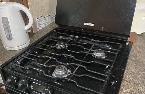 Hawkins House | Cozy 2-Bedroom RV in Holiday Village, Quitman for Families