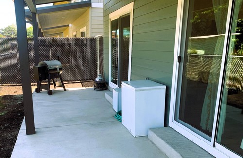 Springfield House | Cozy 2b/1ba Retreat Near Eugene with Pet-Friendly Perks