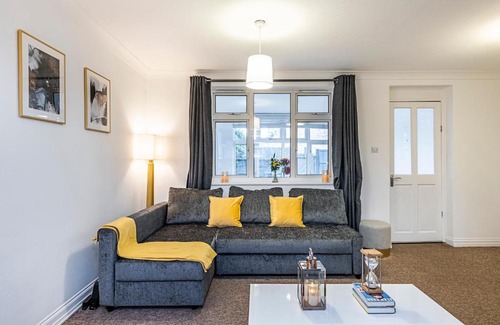 Tilbury Apartment | Pet-Friendly 2BD House Near Tilbury Docks, Thurrock