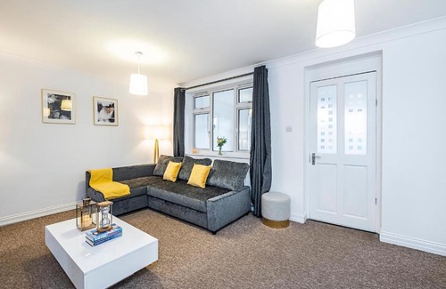 Tilbury Apartment | Pet-Friendly 2BD House Near Tilbury Docks, Thurrock