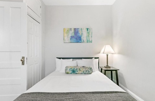 Wrigleyville Apartment | Child-Friendly Apartments in Chicago, IL – 4-Star Comfort