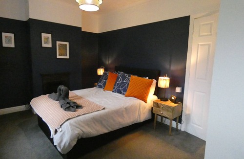 Abertillery House | Cozy 3 Bedroom Cottage with Breakfast in Serene Location