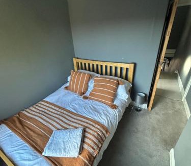 Doncaster House | Comfy 3 Bedroom Home Free Parking in Doncaster