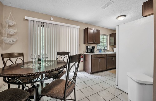 Georgetown House | Comfy 3-bedroom house with WiFi and AC in Georgetown