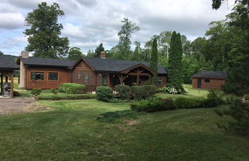 Bayfield House | Cozy 4 BR Home with Spa & Ocean View Near Apostle Islands