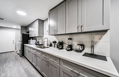 Foster Place House | Cozy 5Br Home with Hot Tub, Near NGR Stadium