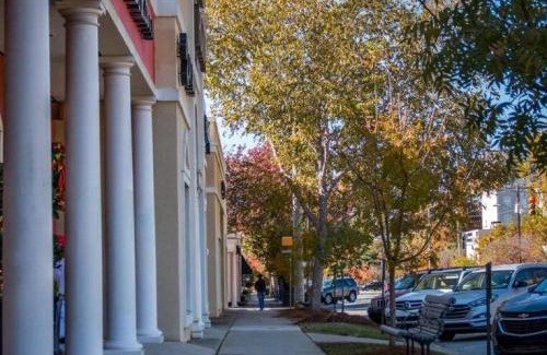 Old Shandon Apartment | Cozy Condo with Pet-Friendly Amenities Near Top Attractions