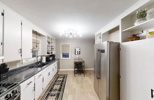 Norwich House | Cozy Cape-Style Home with Breakfast & Family-Friendly Amenities