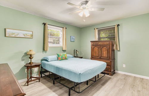 Ferry Pass House | Cozy 3BR Ocean View House - Perfect for Family Fun