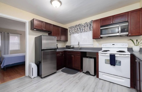 New Britain Apartment | Welcoming Private Suites with Kitchen & Breakfast in CT