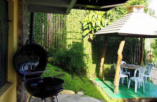 Tagaytay Cabin | Cozy Suite with Kitchen and Inviting Gazebos Await You