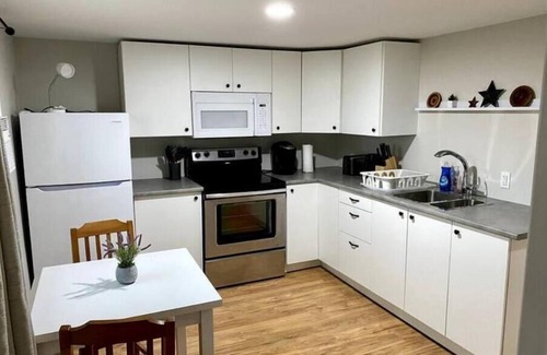 Dryden Apartment | Modern and Cozy Private Suite with Kitchen & Pet-Friendly